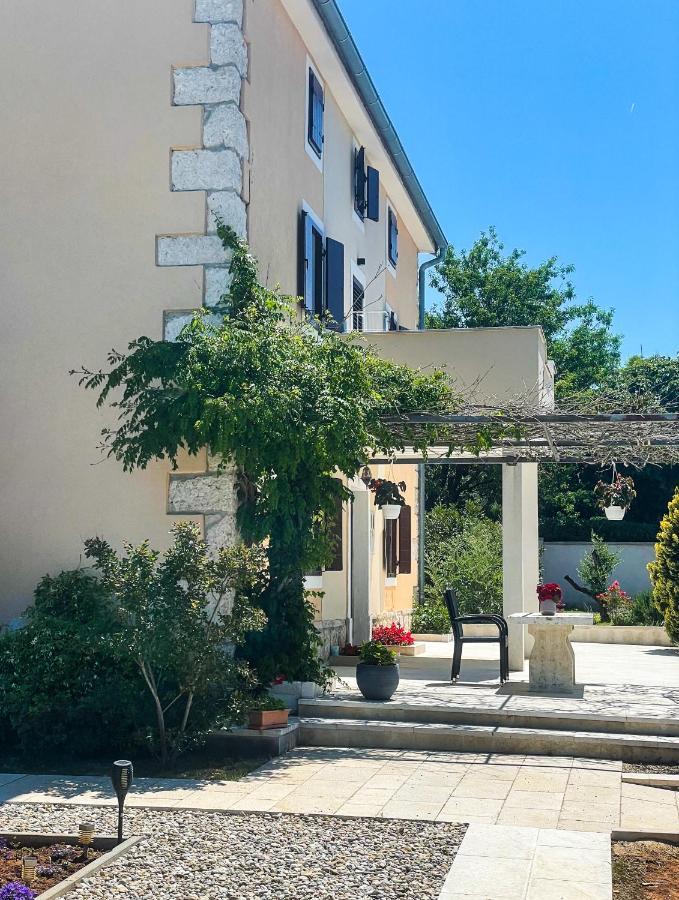 Apartments Borghetto Vinkuran Exteriör bild