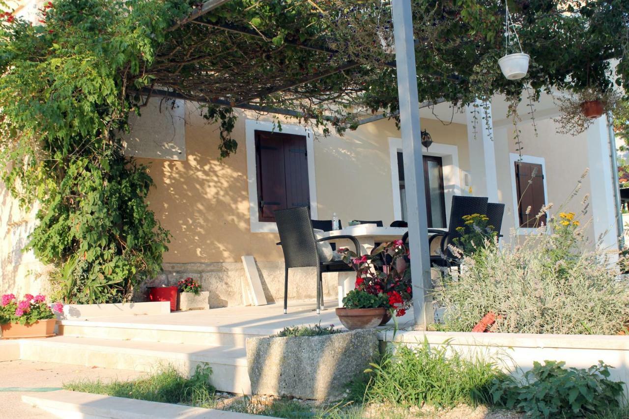 Apartments Borghetto Vinkuran Exteriör bild