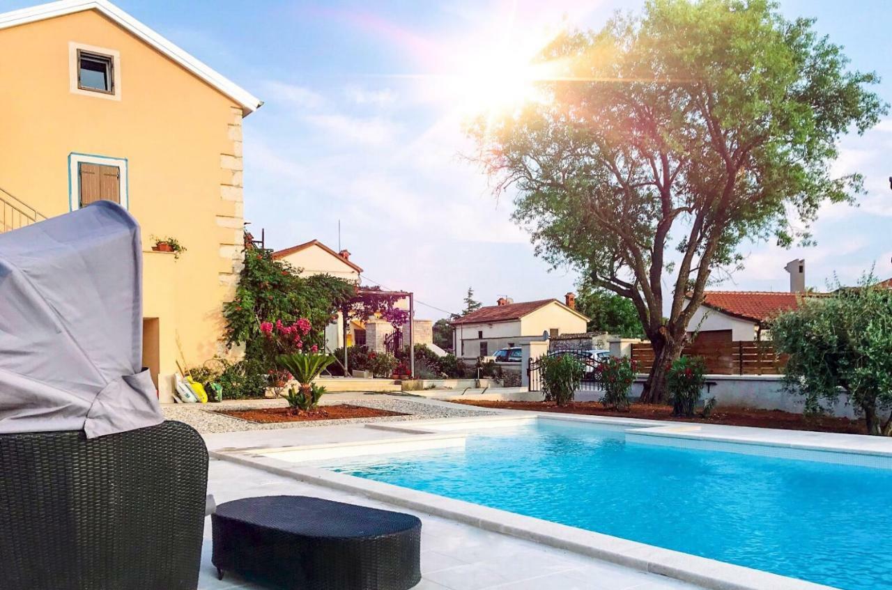 Apartments Borghetto Vinkuran Exteriör bild