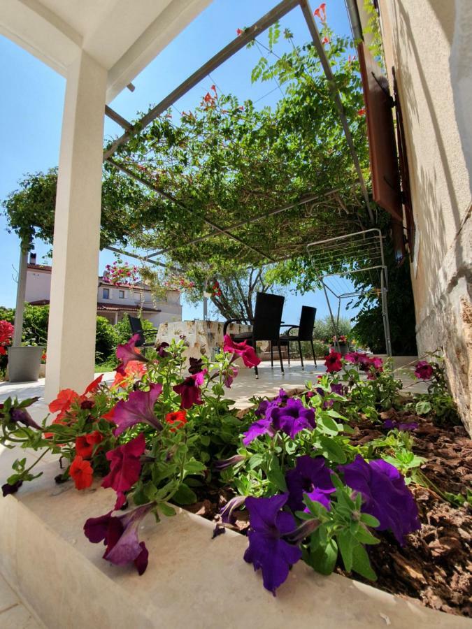 Apartments Borghetto Vinkuran Exteriör bild