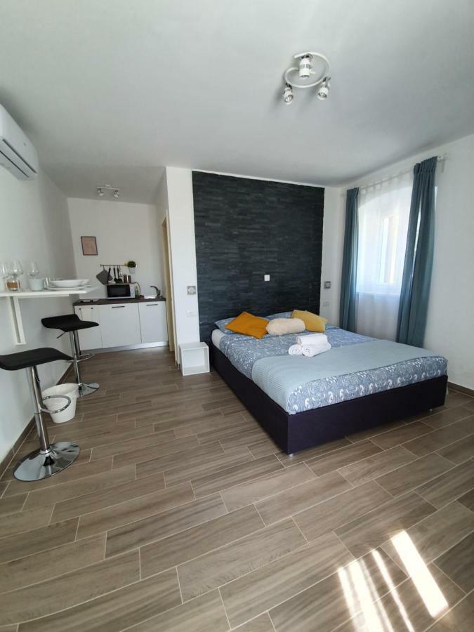 Apartments Borghetto Vinkuran Exteriör bild